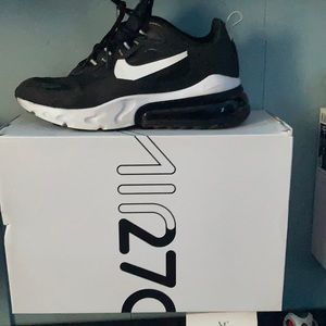 Nike reacts 270 size 9.5